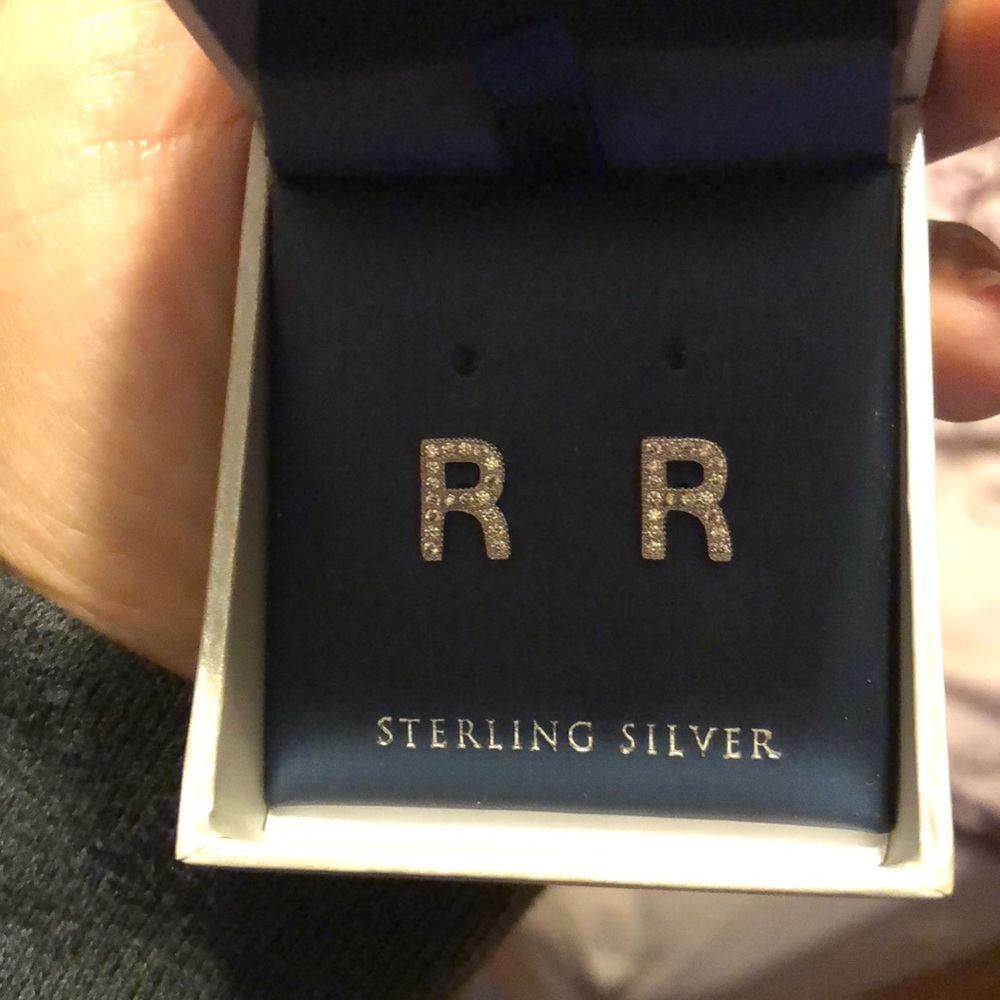 R initial earrings - Picture 3 of 3